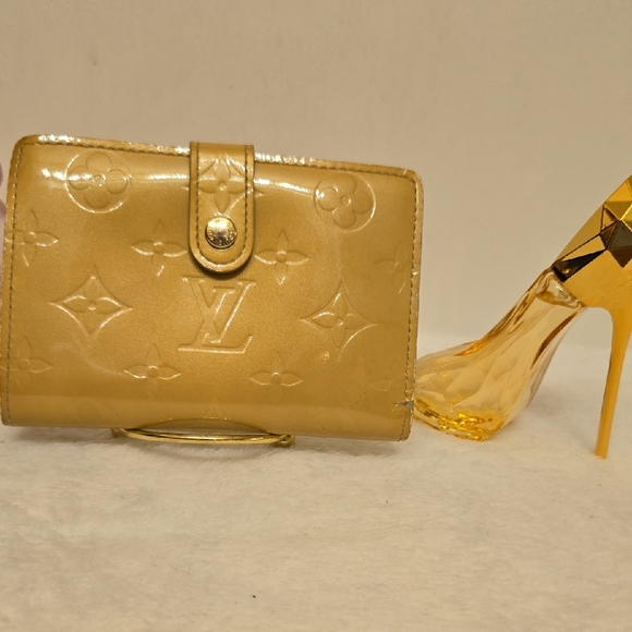 Louis Vuitton Handbags - Louis Vuitton Vintage Gold Vernis Monogram Bifold Kisslock Wallet